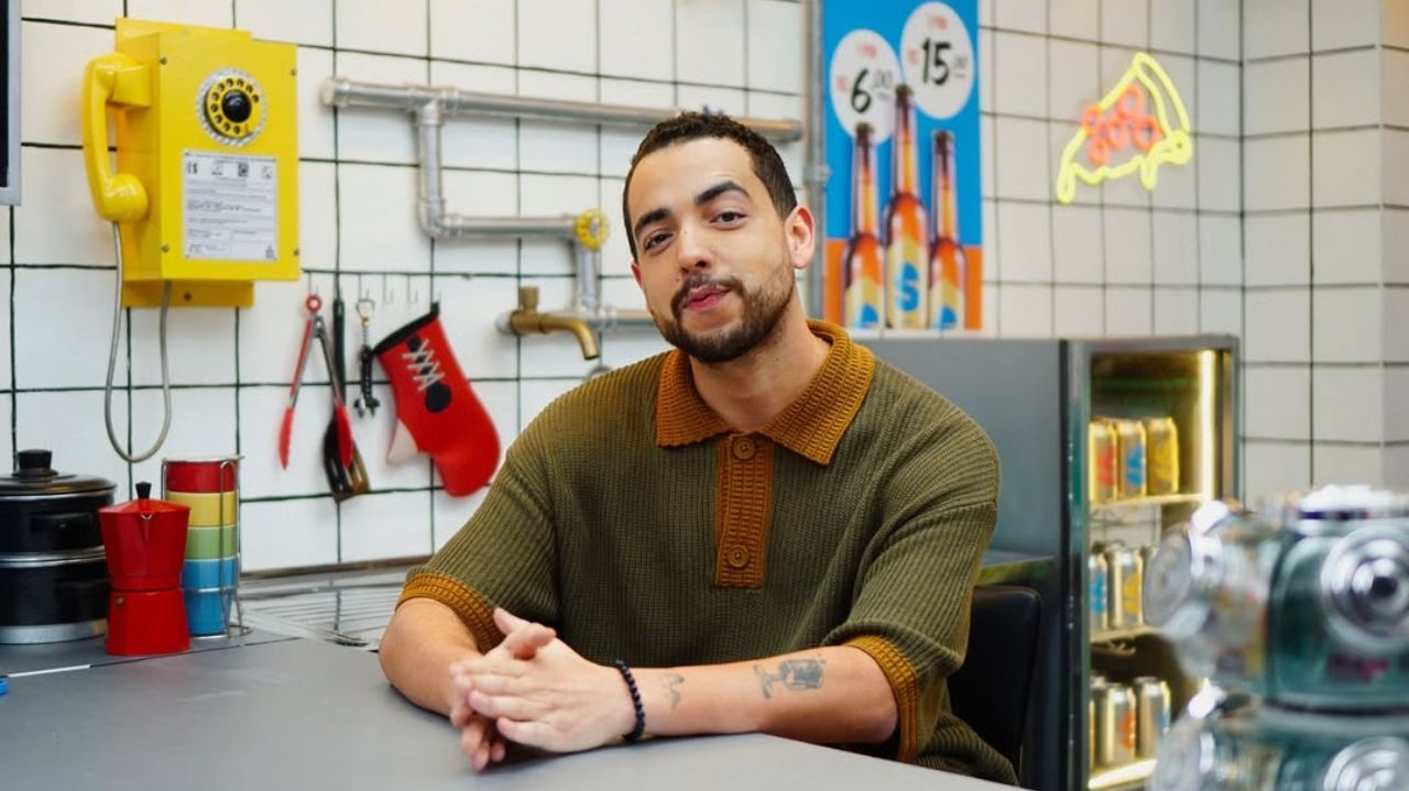 Lucas Selfie recebe convidados no “PowerCast” para comentar sobre o Power Couple