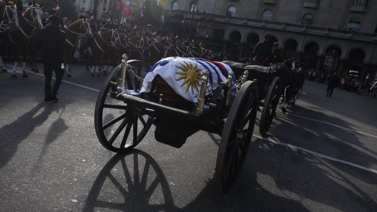 Pepe Mujica recebe homenagens em seu funeral