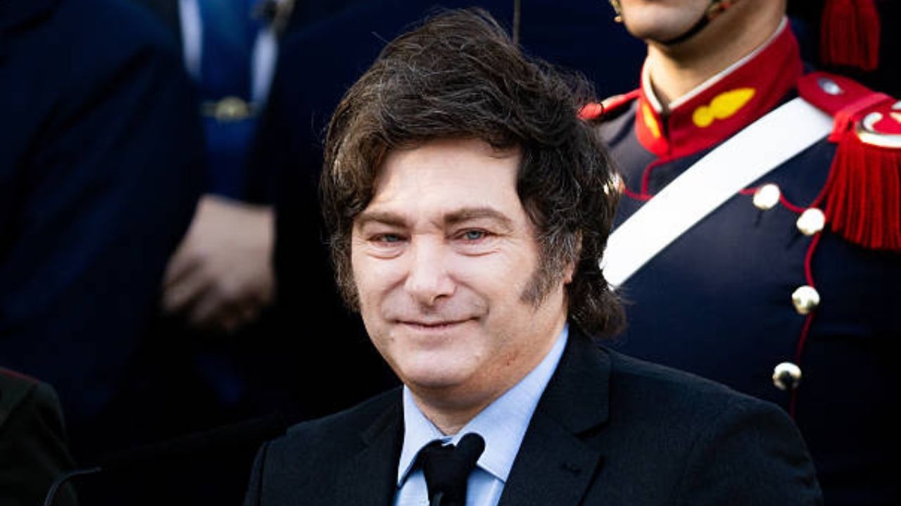 Argentina endurece regras para imigrantes: Milei cobrará por saúde e universidades