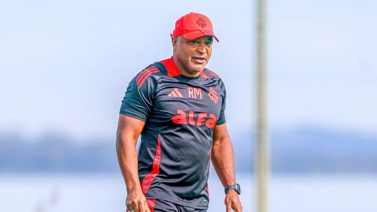 Internacional deve manter esquema com três volantes para partida contra o Nacional