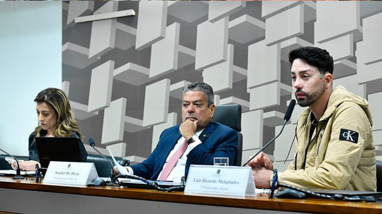 Rico Melquiades apresenta funcionamento do “jogo do tigrinho” em sessão da CPI