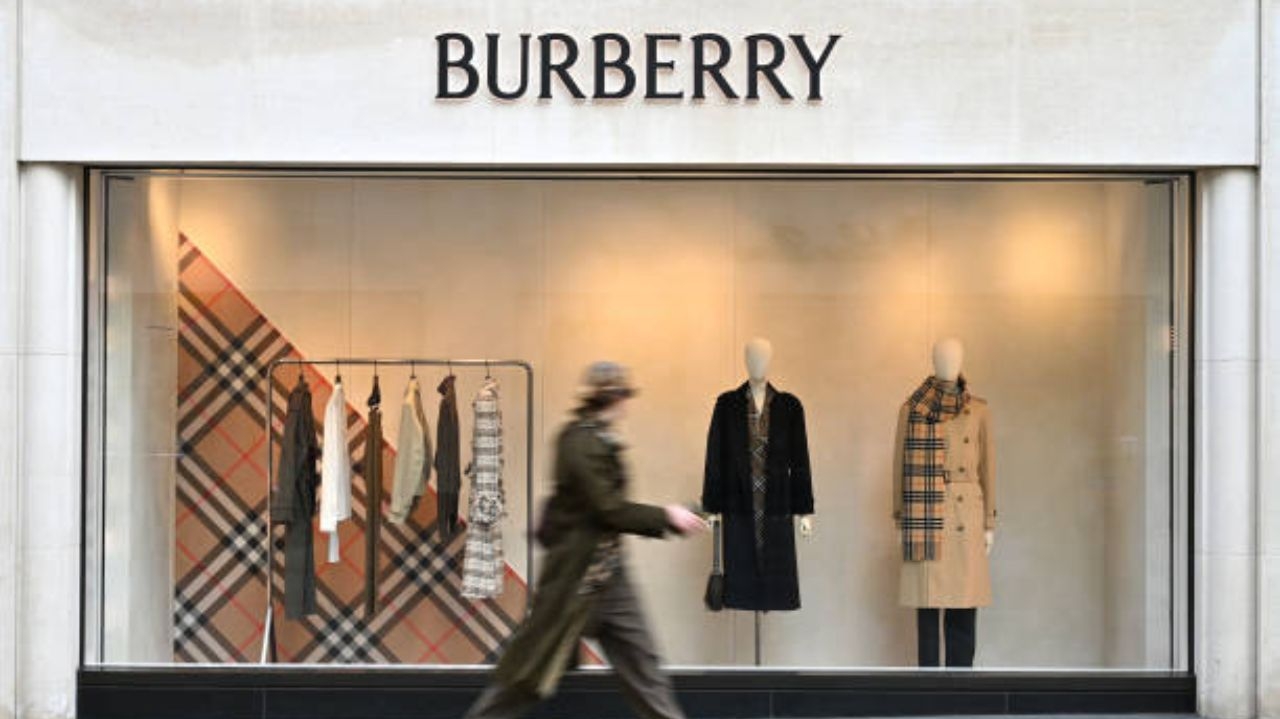 Ações de marca de luxo aumentam após anúncio de corte no orçamento