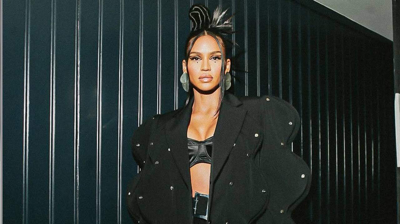 Cassie afirma que escondia relação com Cudi com celular descartável