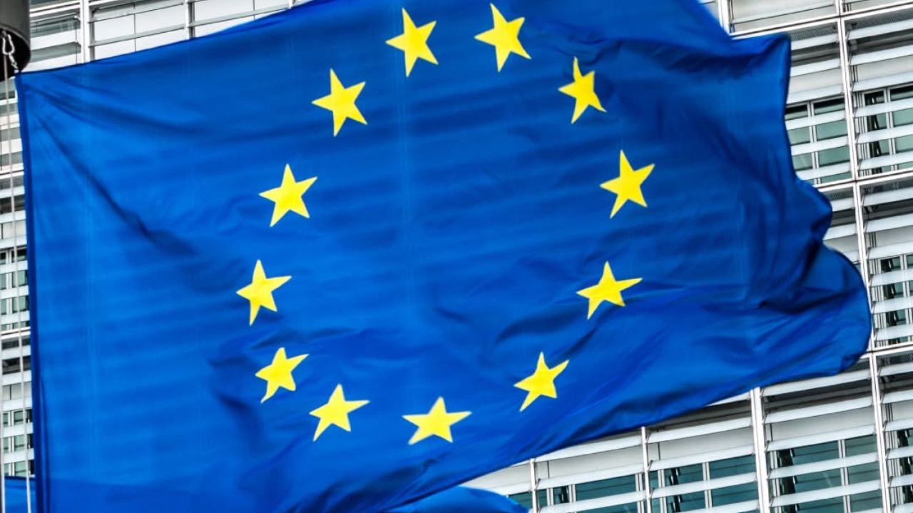 União Europeia aplica penalidades às big techs