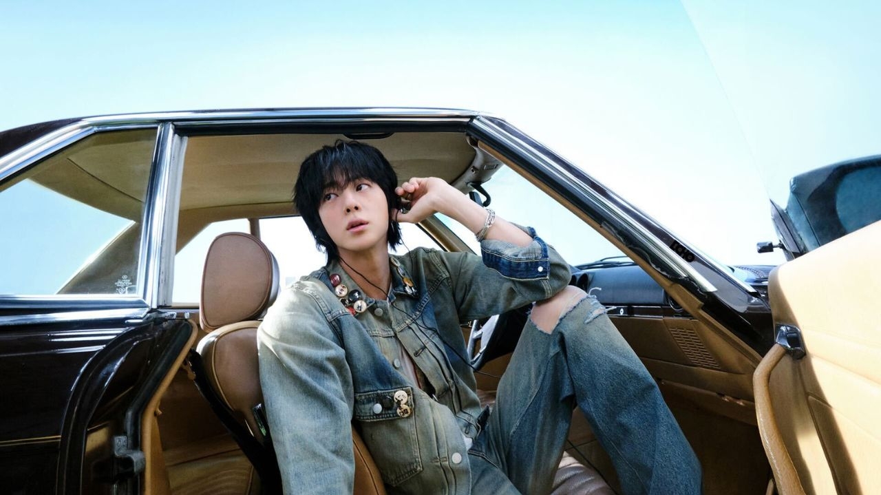 Jin estreia “Echo” com balada romântica e marca sua volta após hiato do BTS