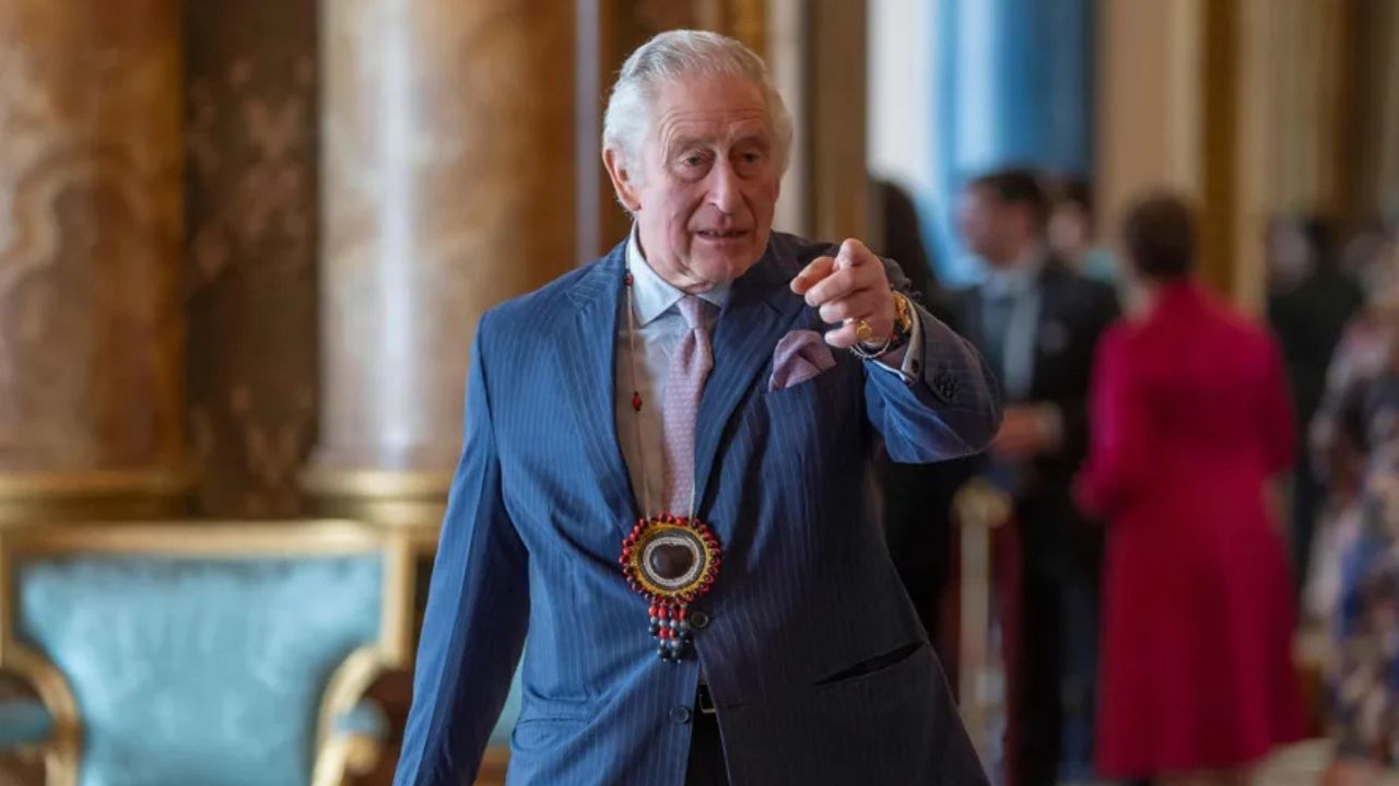 Rei Charles III dá atualização sobre tratamento contra o câncer