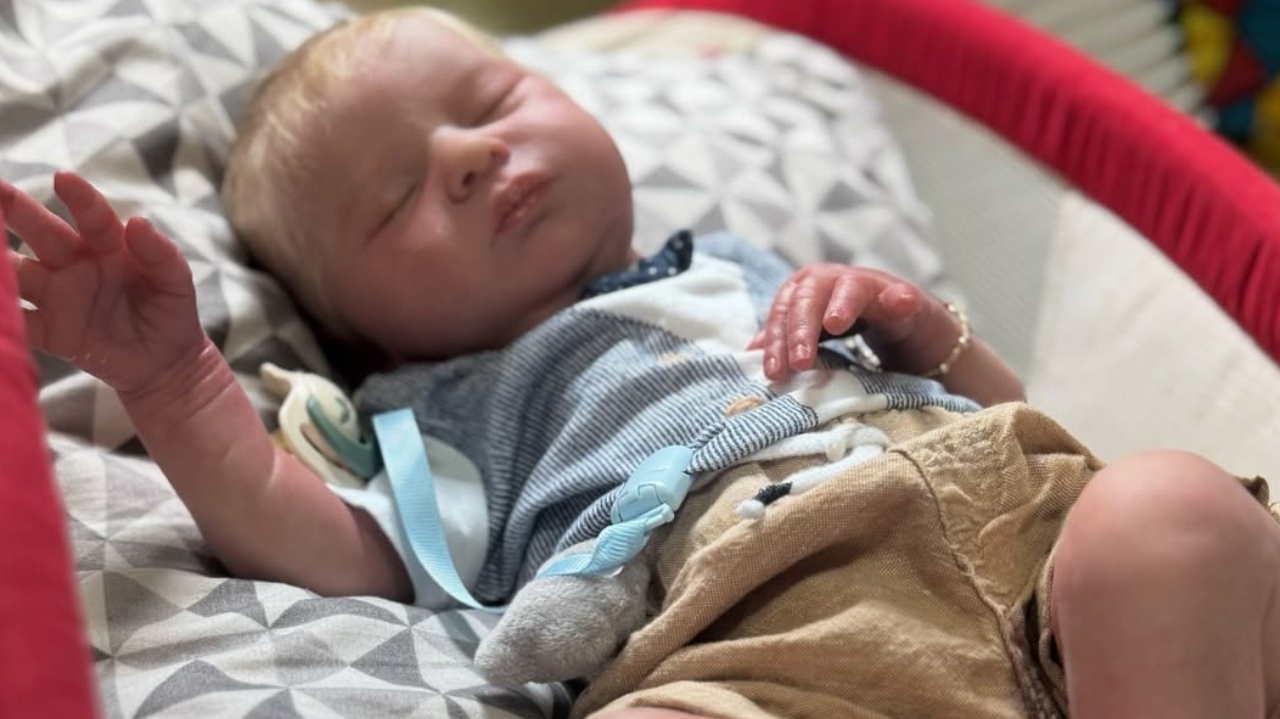 Projeto de lei propõe multa a quem utilizar bebês reborn para atendimento preferencial