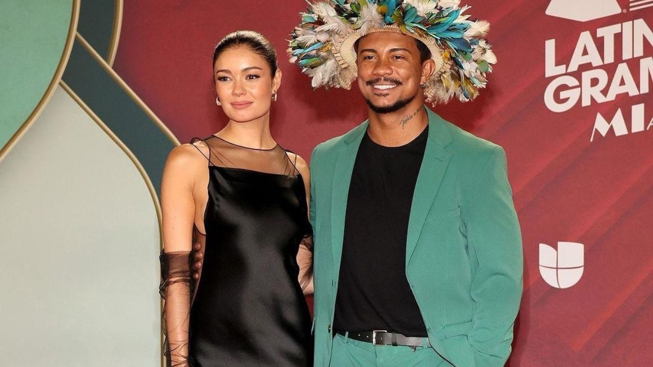 Sophie Charlotte e Xamã são vistos juntos em praia do Rio de Janeiro