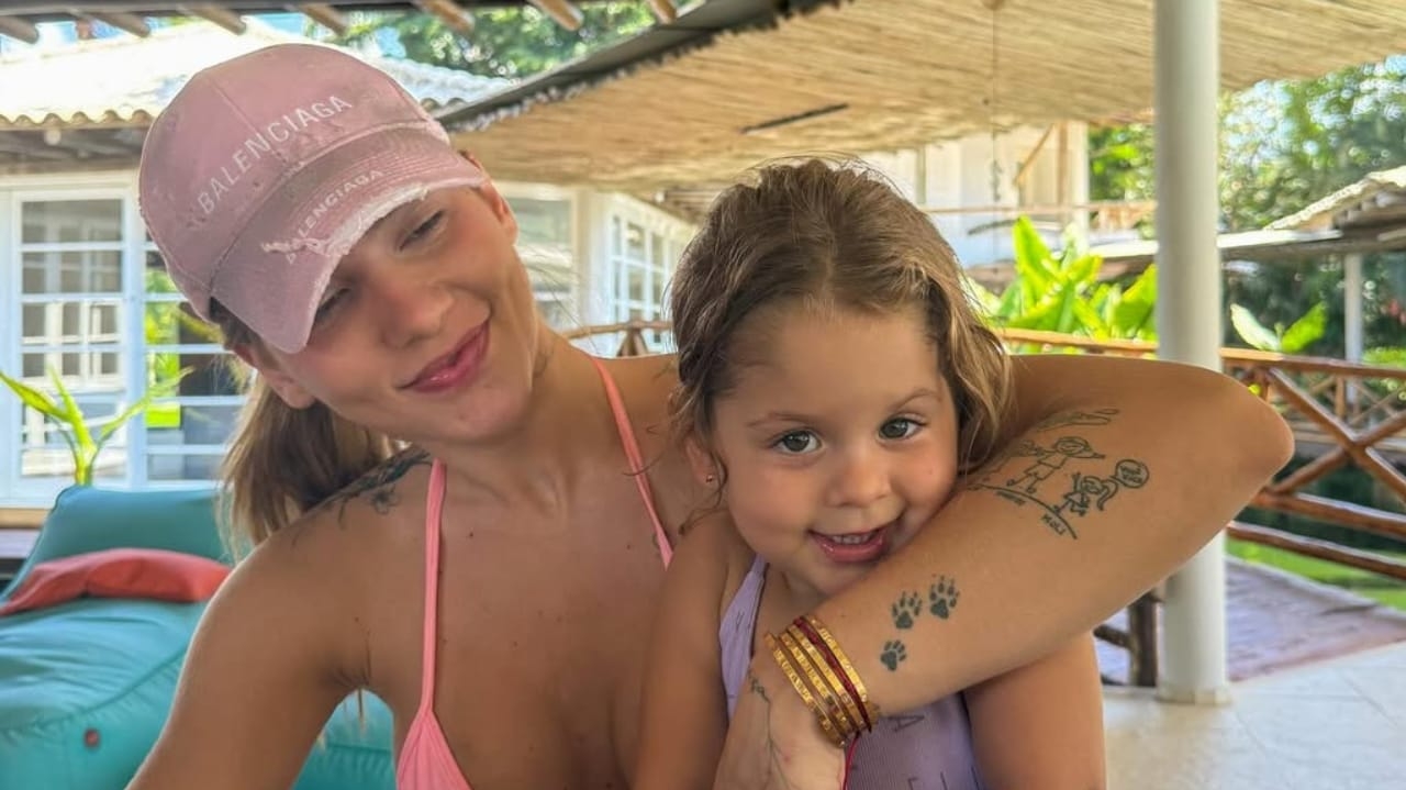 Maria Flor, filha de Virgínia Fonseca, coloca aparelho após acidente