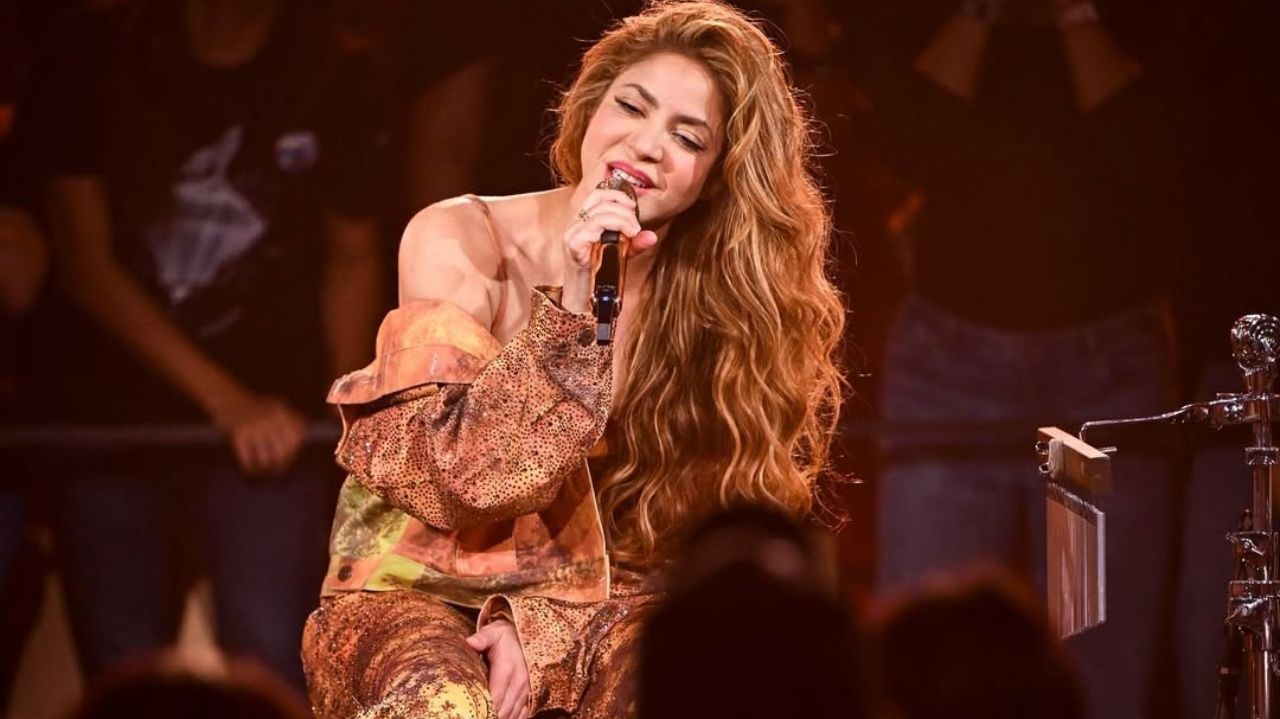 Shakira emociona plateia do “The Tonight Show” com performance de “Antología”