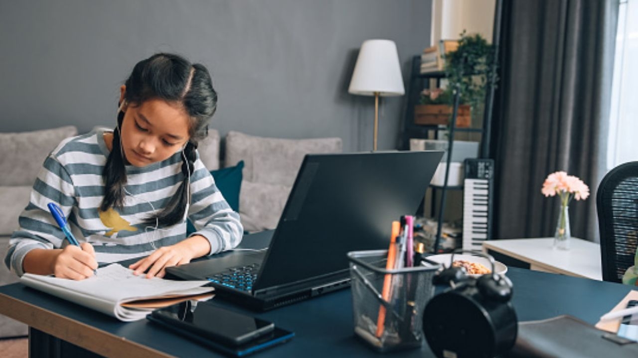 Seduc-SP lança correção de tarefa por IA para apoiar estudantes e professores