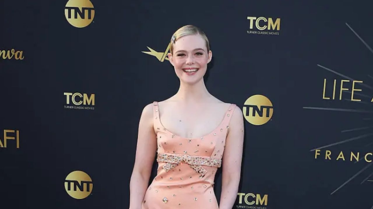 Elle Fanning é anunciada como nova Effie Trinket em “Jogos Vorazes: Amanhecer na Colheita”