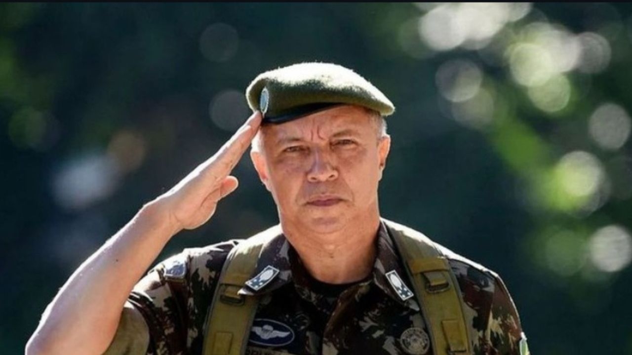 Ex-comandante testemunha a favor de Mauro cid