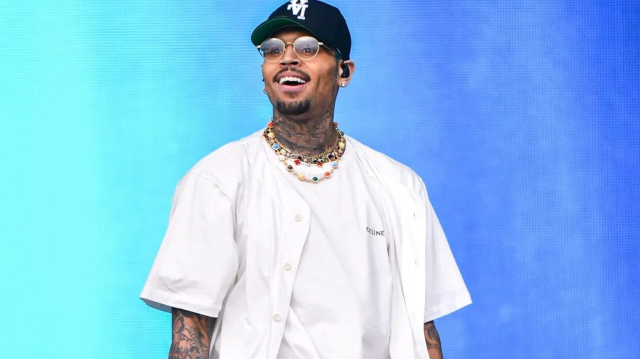 Chris Brown paga fiança de R$ 38 milhões e é liberado para retomar turnê