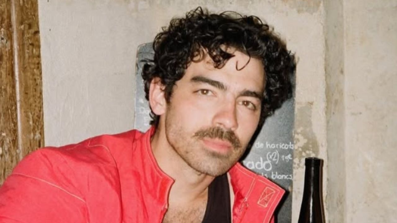 Joe Jonas fala sobre fase “assustadora e intimidadora” após divórcio de Sophie Turner