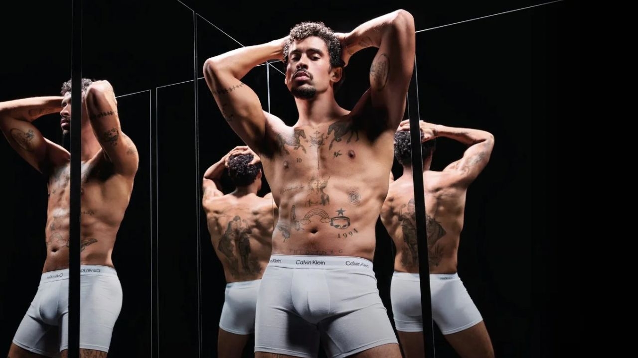 Bad Bunny agita as redes sociais com foto de cueca branca