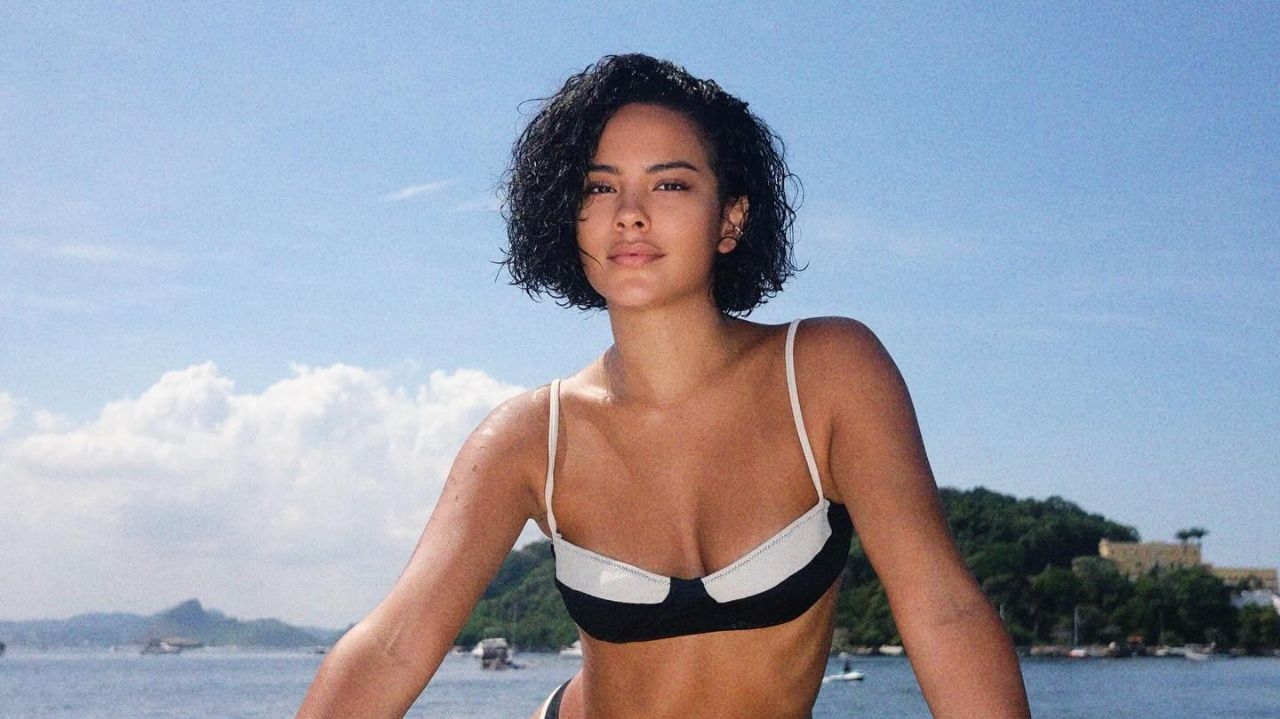 Bella Campos fala sobre críticas e revela início da carreira como “tentativa de sobrevivência”