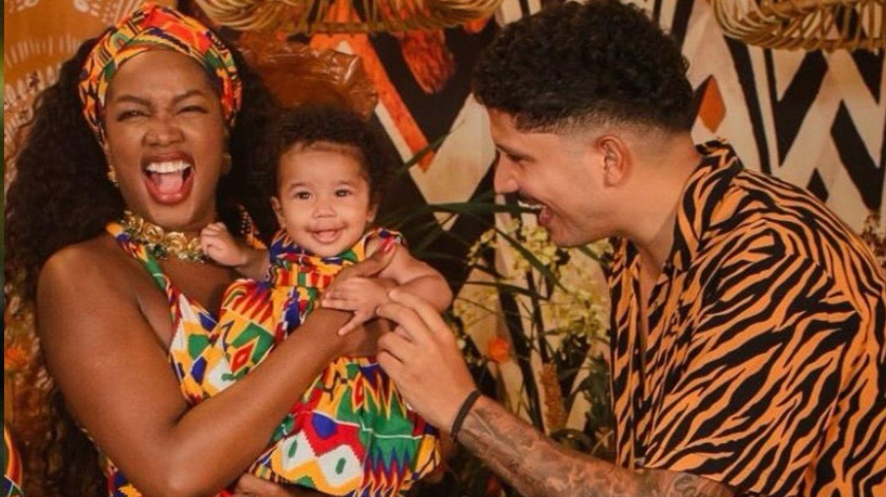 Iza e Yuri Lima batizam Nala em cerimônia religiosa