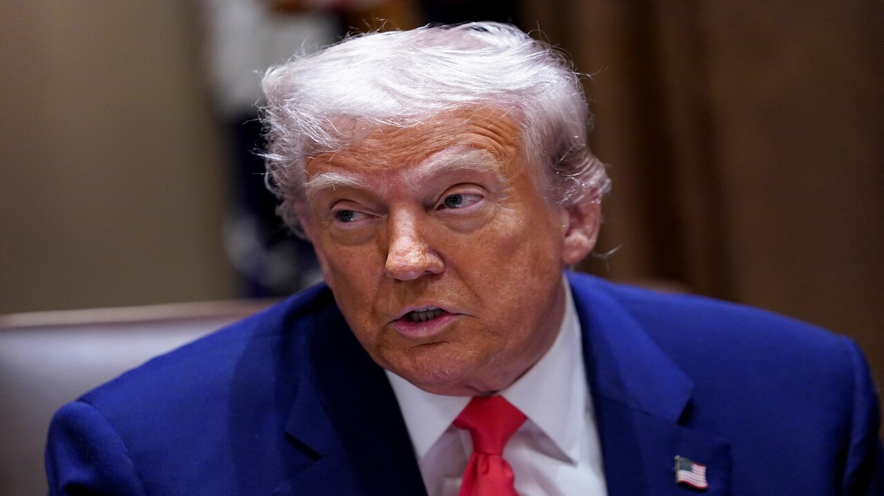 Universidade Harvard enfrenta cortes de fundos federais