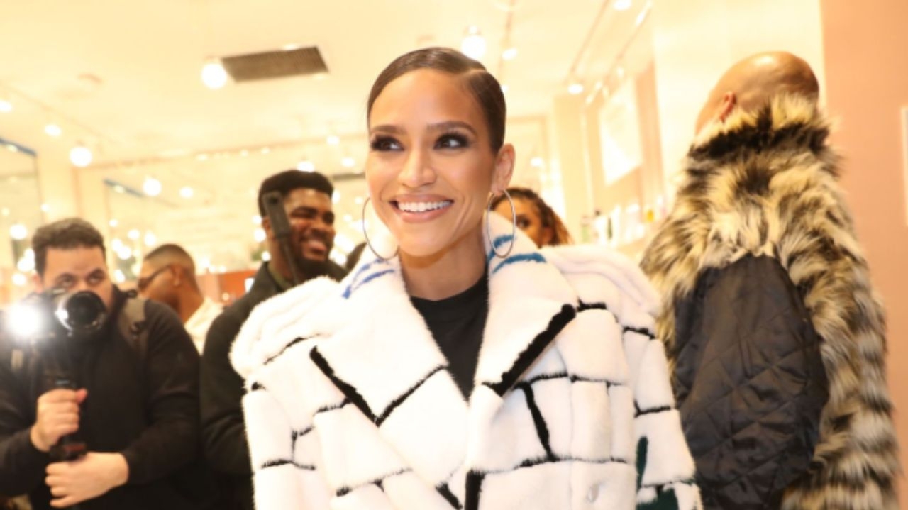 Grávida do 3º Filho, Cassie, enfrenta complicações na maternidade enquanto testemunha contra P.Diddy