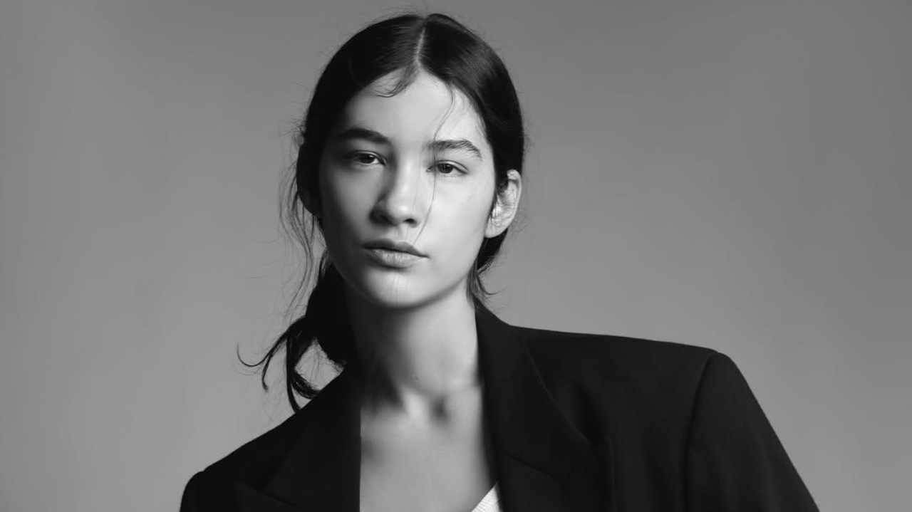 Nova aposta da moda: modelo brasileira revelada aos 16 anos estrela campanha da Rabanne que celebra o funk das favelas