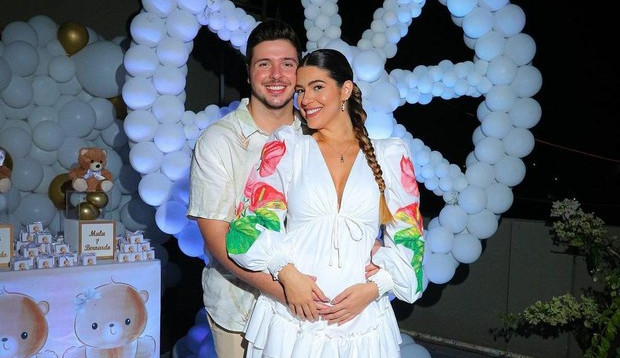 Vivian Amorim faz chá revelação ser um verdadeiro evento para seus convidados