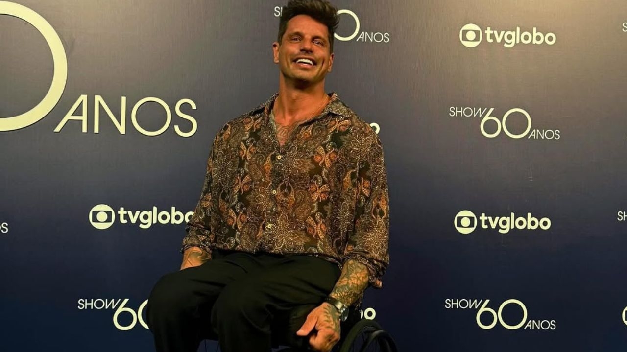 Fernando Fernandes comenta sobre emoção ao voltar a andar com um exoesqueleto