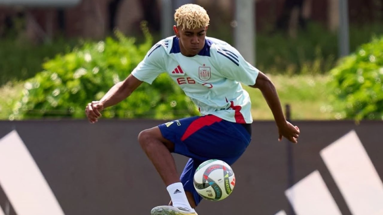 Lamine Yamal comenta disputa pela Bola de Ouro em entrevista exclusiva