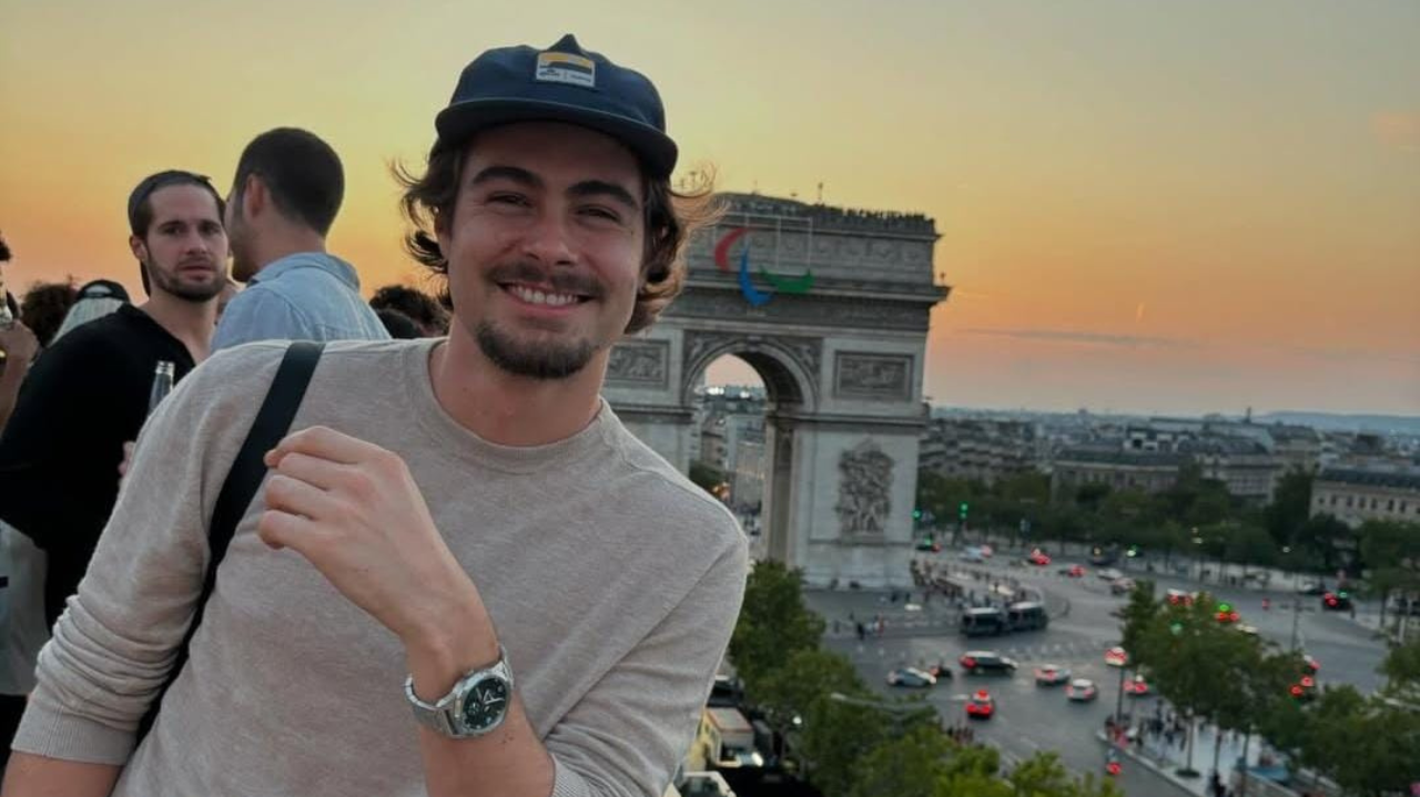 Rafa Vitti causa com roupa de surfista e Tata Werneck reage com bom humor