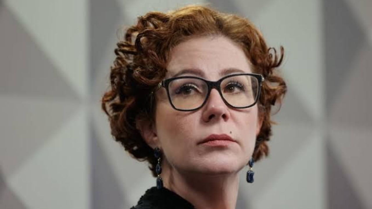 Moraes determina abertura de inquérito contra Carla Zambelli