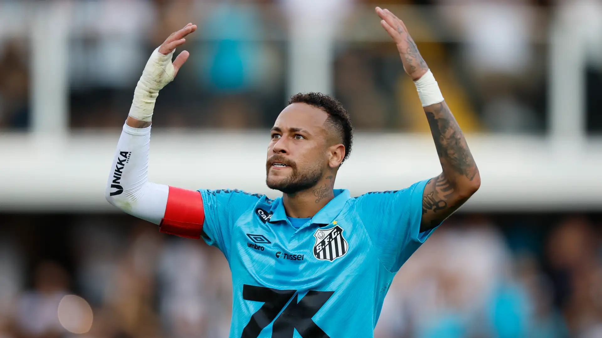 Ferrari luxuosa de Neymar comete infração de trânsito em São Paulo