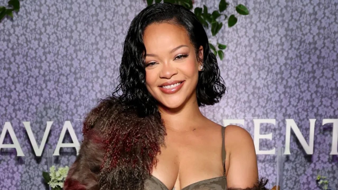 Rihanna enfrenta recuo financeiro após estagnação de marcas Fenty, aponta Forbes