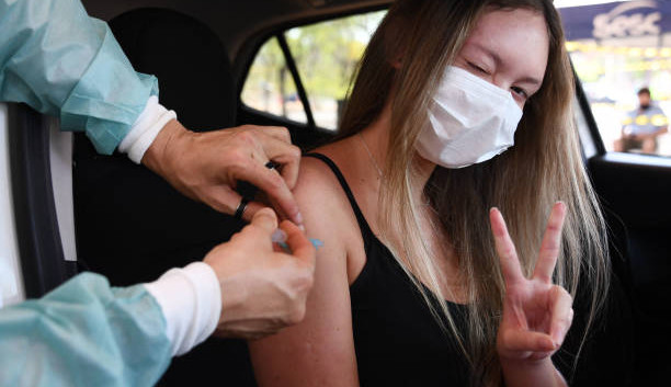 Com mais de 40% da população vacinada, Brasil pode entrar no ranking de países com maior índice de imunizados