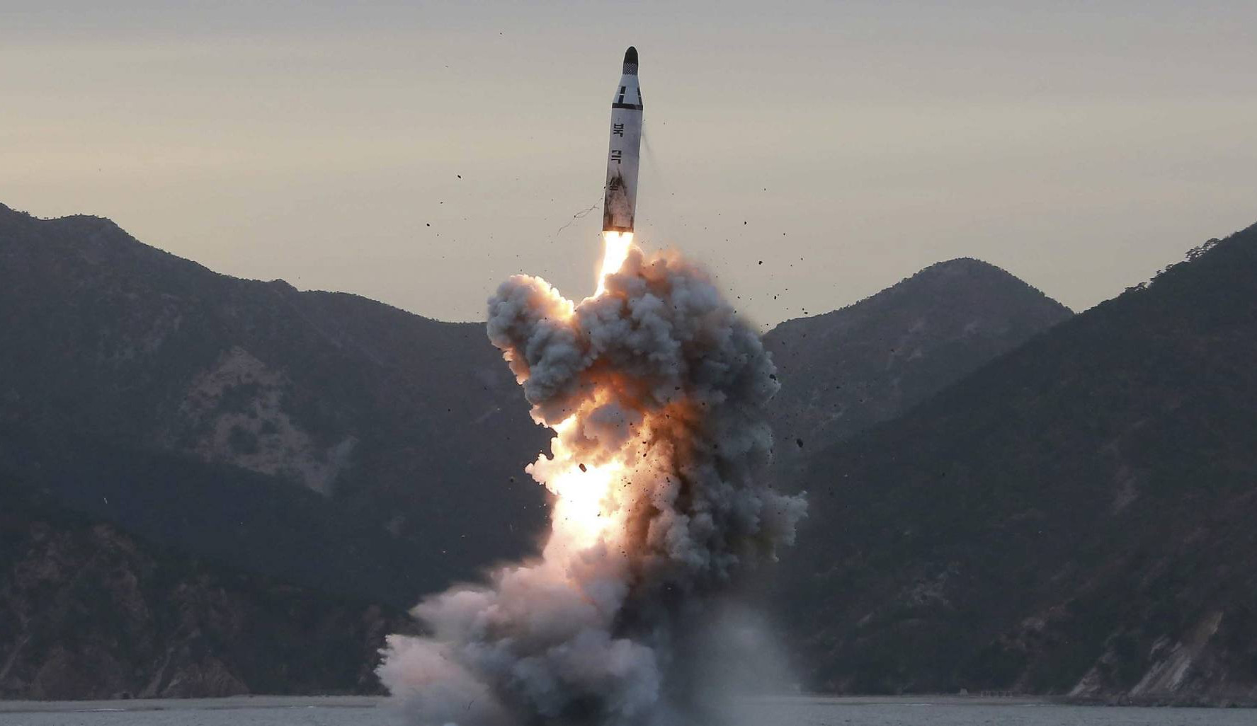 Coreia do Norte testa novo míssil hipersônico que “viola o Conselho de Segurança da ONU”, segundo Washington