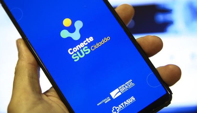 Vacinados com segunda dose de diferentes imunizantes reclamam da falta de emissão de certificado em aplicativo