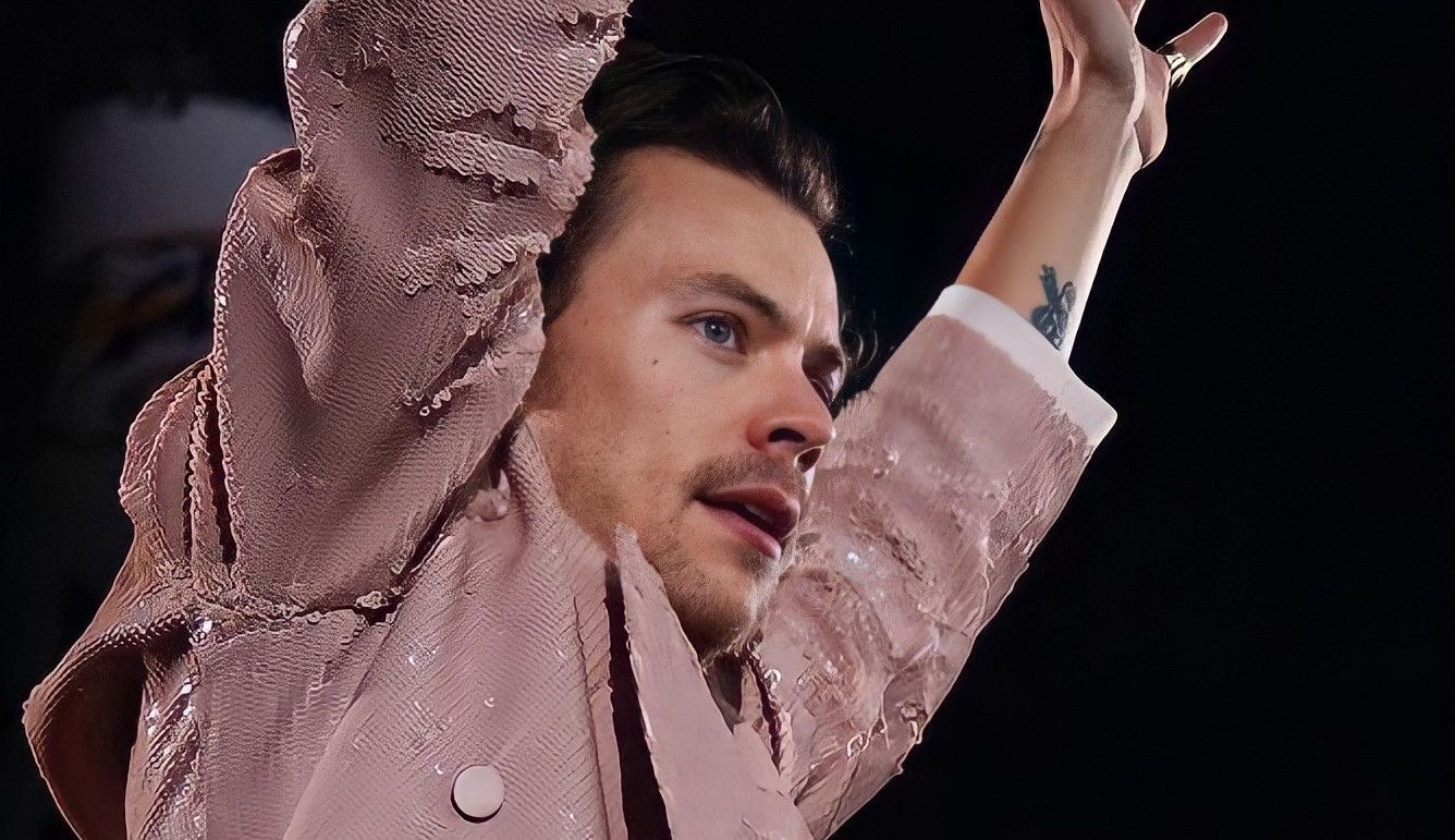 Harry Styles interrompe seu show para realizar ‘chá revelação’ de uma fã