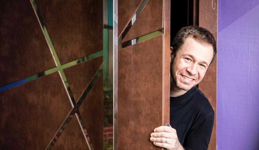 Após boatos que iria apresentar o ‘BBB22’ Tiago Leifert descarta possibilidade