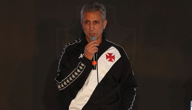 Conselho Fiscal aponta irregularidades na gestão de Campello no Vasco