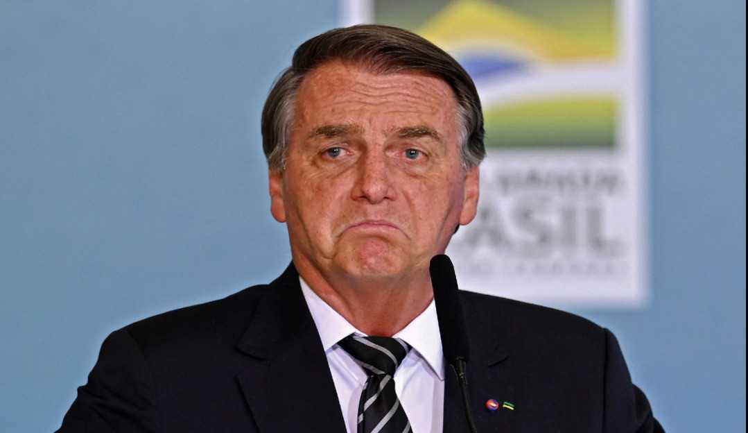 Distribuição gratuita de absorventes é vetada por Bolsonaro