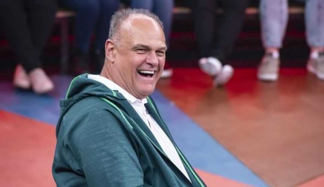 Oscar Schmidt revela continuidade no tratamento contra câncer