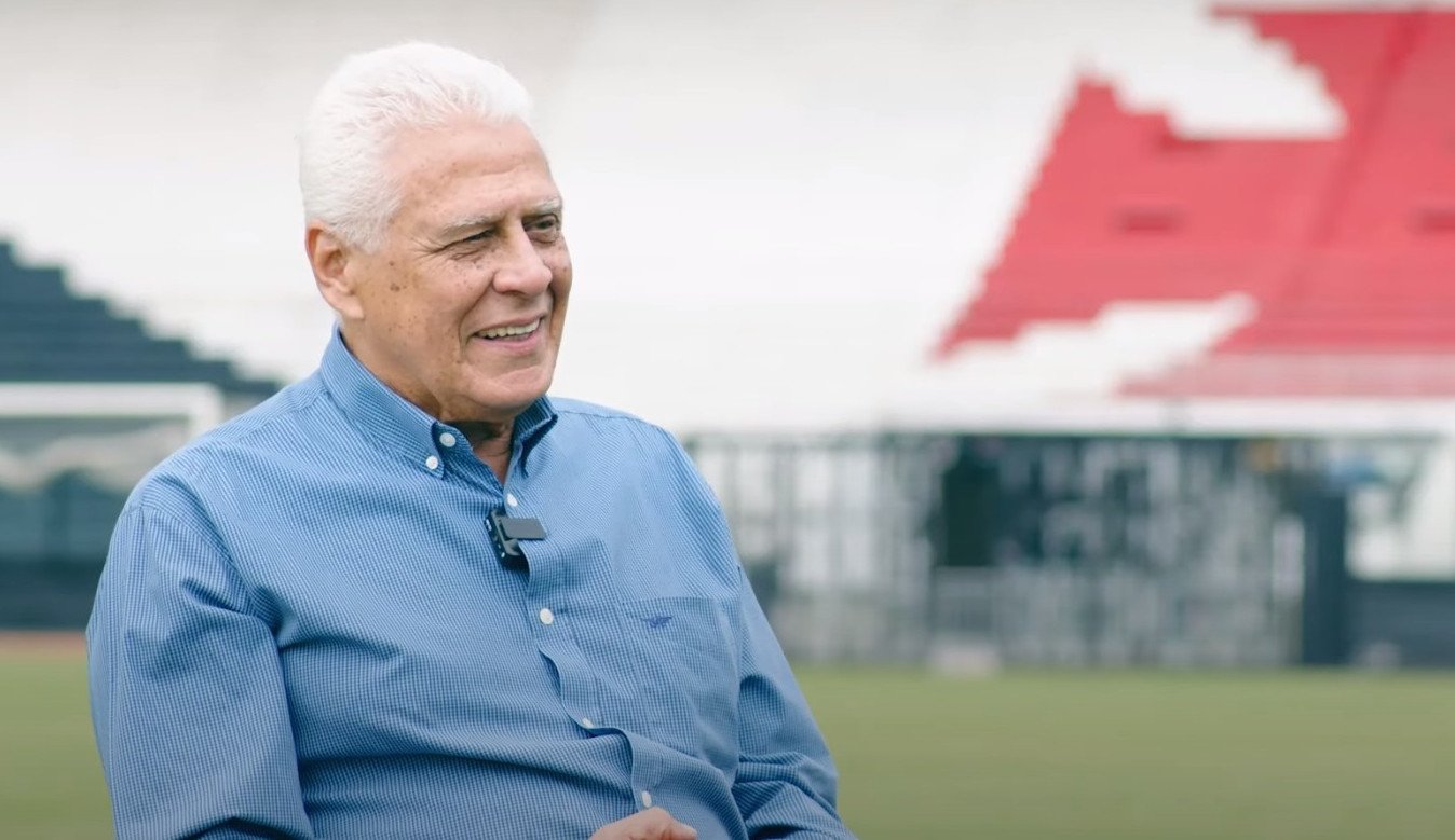 Torcida do Vasco bate meta de R$190 mil para estátua de Roberto Dinamite