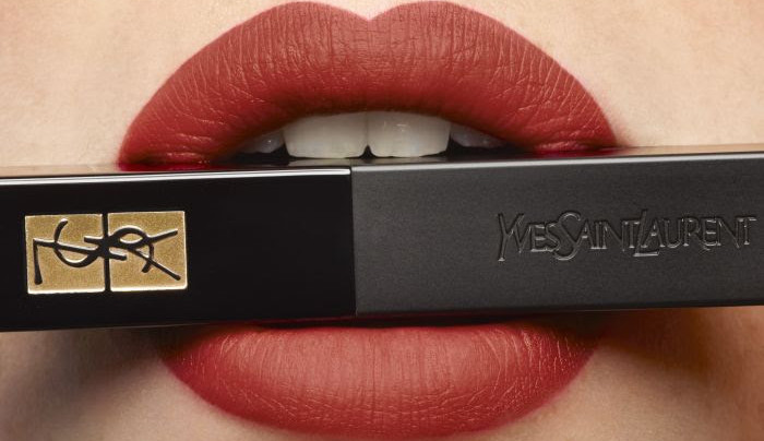 Yves Saint Laurent Beauté apresenta Rouge Pur Couture The Slim Velvet Radical, batom semi-matte com acabamento aveludado
