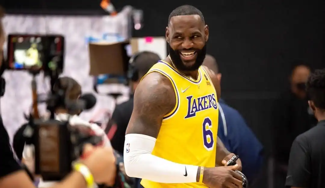 LeBron James é o atleta mais bem pago da NBA, segundo a Forbes