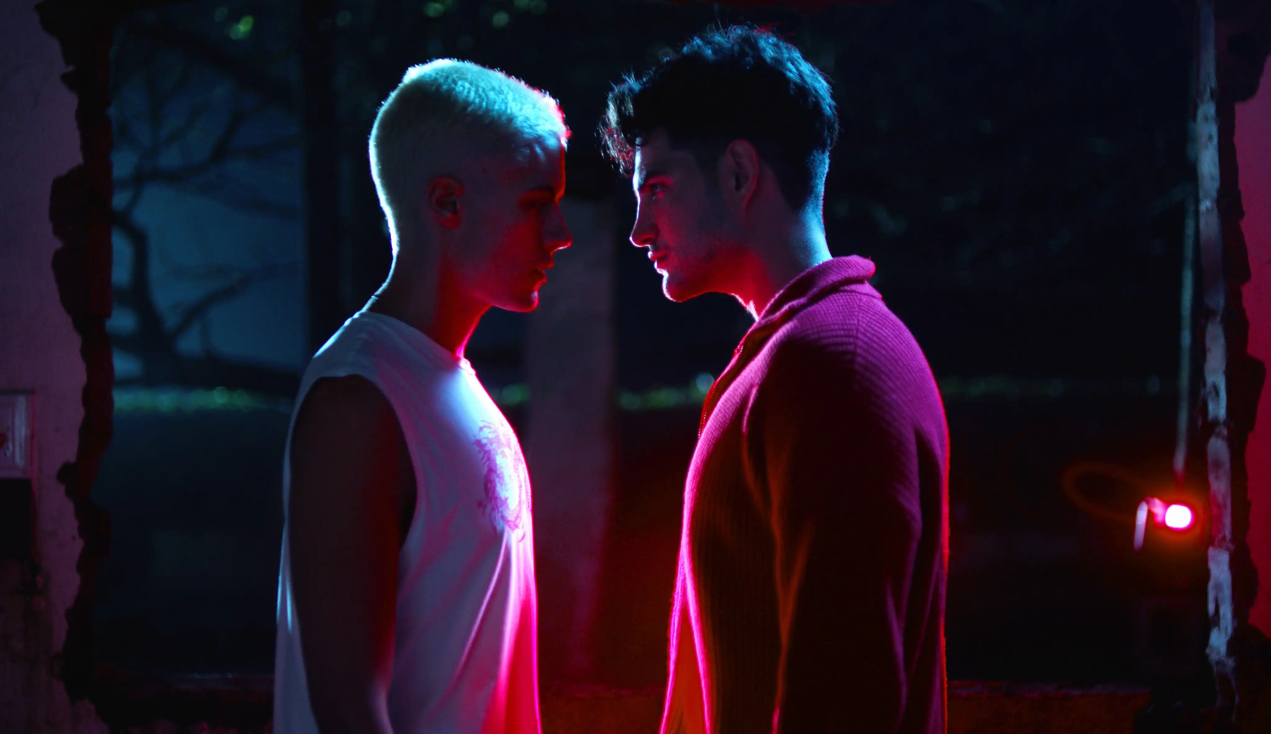 “/Não Te Amo”/: Jão lança clipe cinematográfico