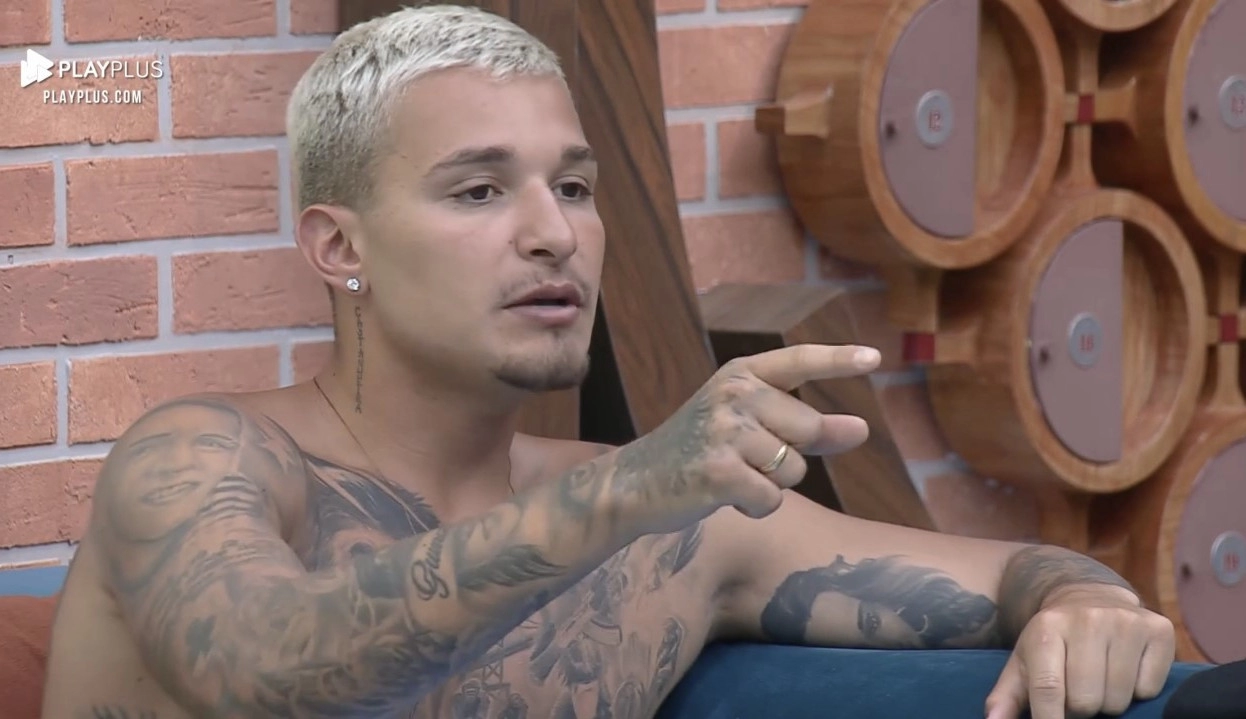 Mc Gui se sente julgado por peões depois de fugir da roça com Rico e estar próximo de Dayane Mello