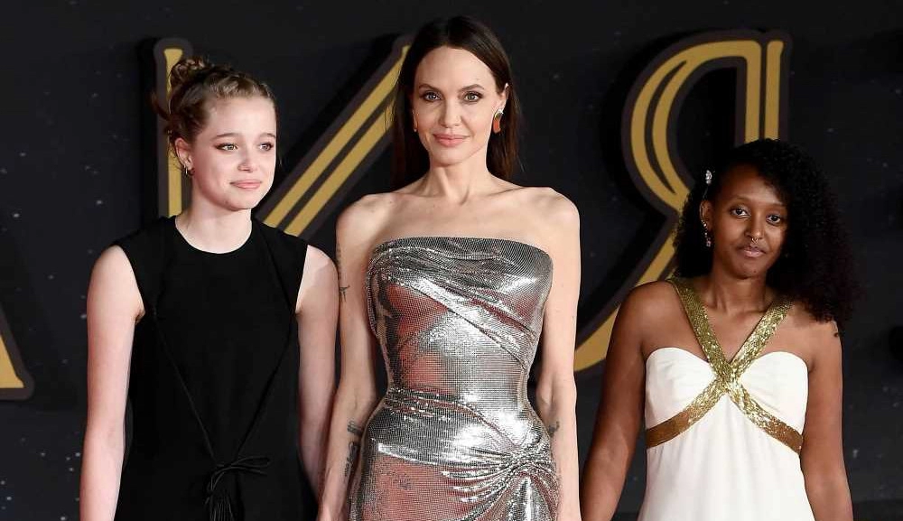 Angelina Jolie dá show de elegância com as filhas em premiére de “/Eternos”/