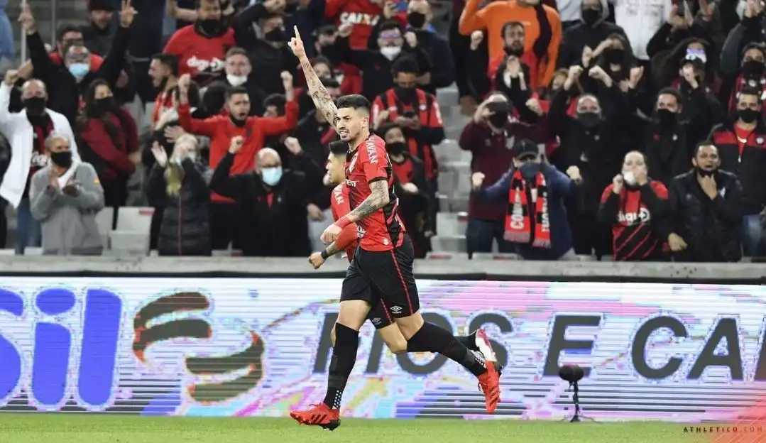 Athletico volta com titulares para semifinal contra o Flamengo