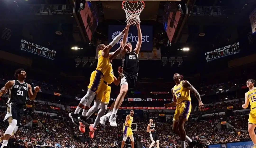 Lakers enfrenta o Spurs sem LeBron e vence na prorrogação