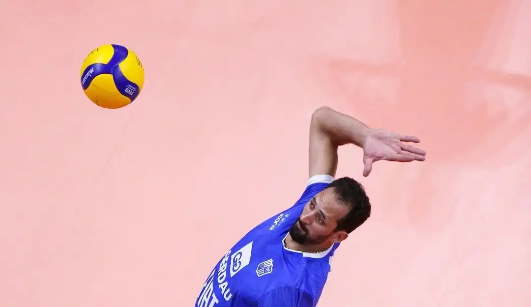 Minas Clube afasta Maurício Souza após declarações polêmicas consideradas homofóbicas