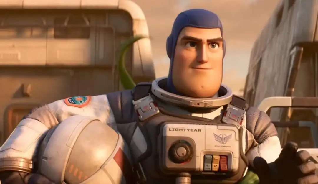 “/Ao infinito e além”/… Chris Evans dá vida a Buzz Lightyear